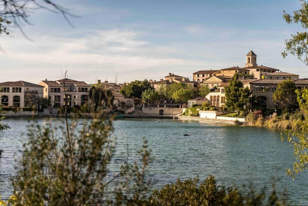 Magnifique Vue Lac Au Golf De Pont-Royal Mallemort Exteriér fotografie